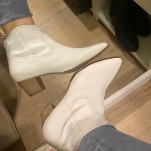 New! ANTHROPOLOGIE Seychelles off white women ankle boots, SZ 9